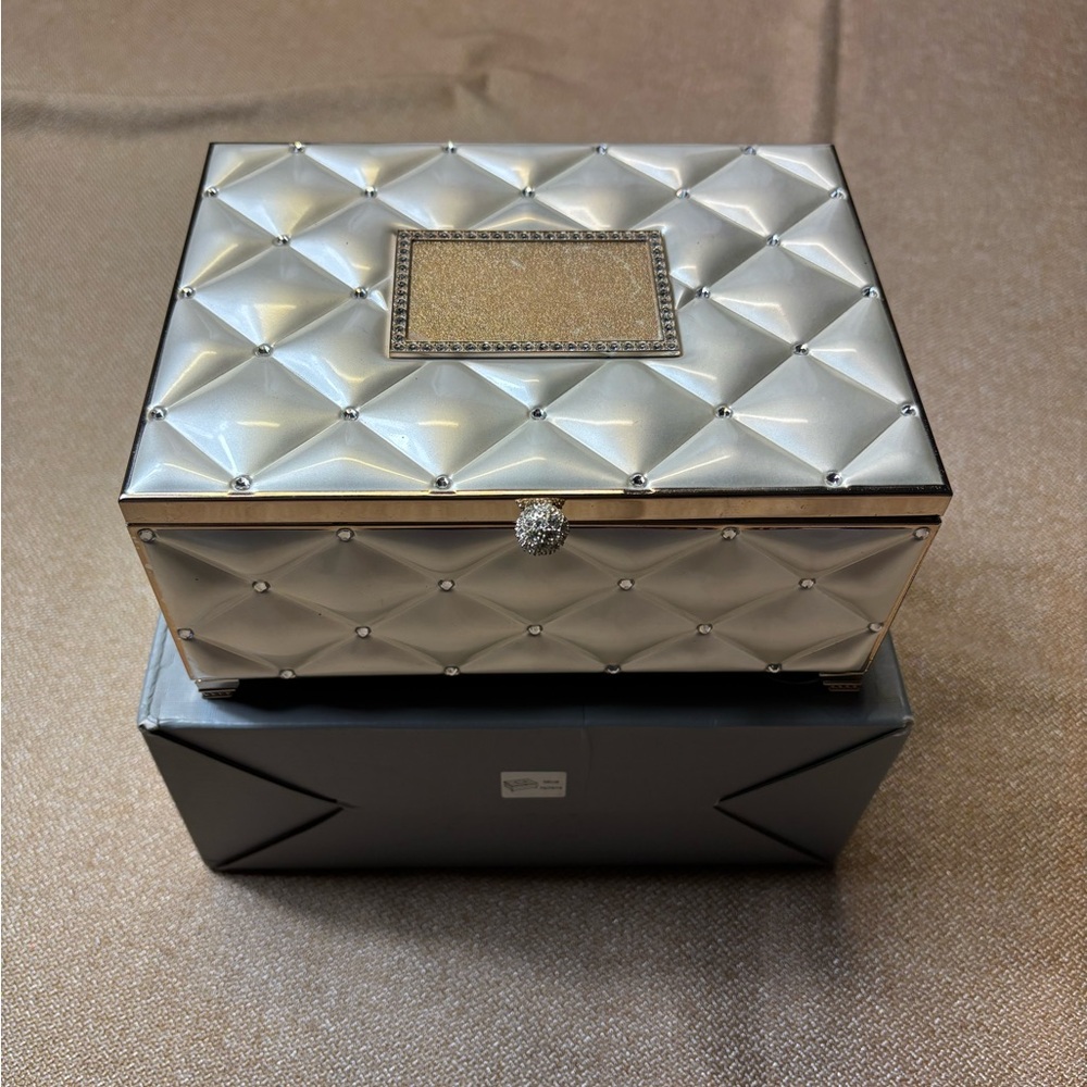 Beautiful Things Remembered  Music  Jewelry Box In very good condition
